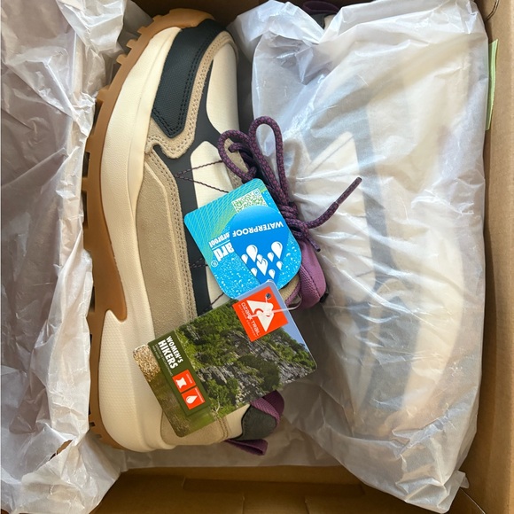 Ozark Trail Women’s Hiking Trail Sneakers NWT Size 10 Beige & Purple Lace Up New - Picture 5 of 9